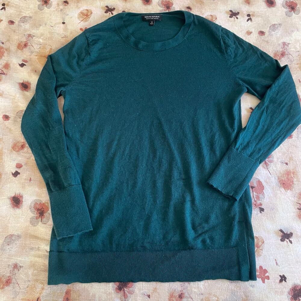 Banana Republic 100% Fine Merino Wool Green Sweater Quiet Luxury Minimalist